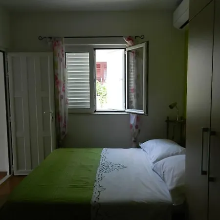 Mala Zelena Soba Lägenhet